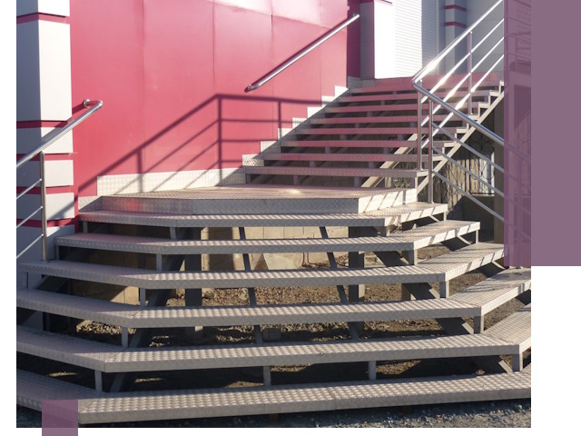 Лестницы для магазина в Югорске — изготовление и монтаж