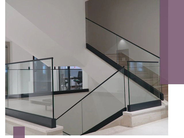 Стеклянные перила премиум-класса с установкой в Югорске