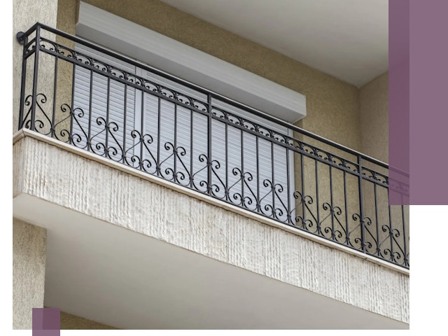 Балконные ограждения из металла и стекла в Югорске для домов