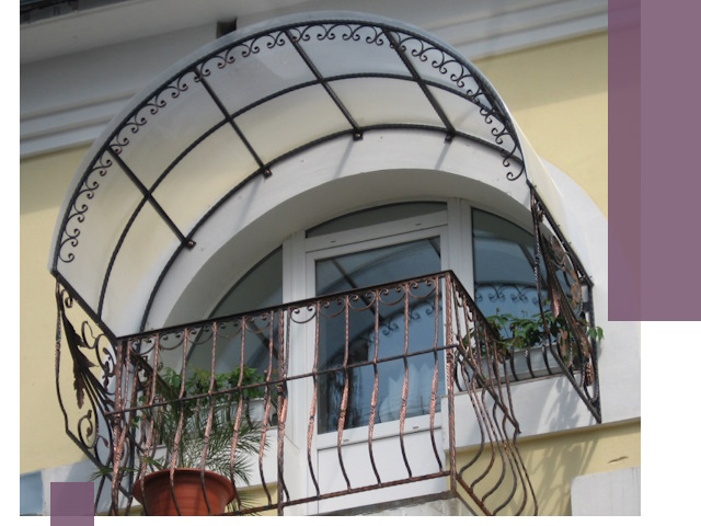 Козырьки над балконом в Югорске — изготовление и монтаж